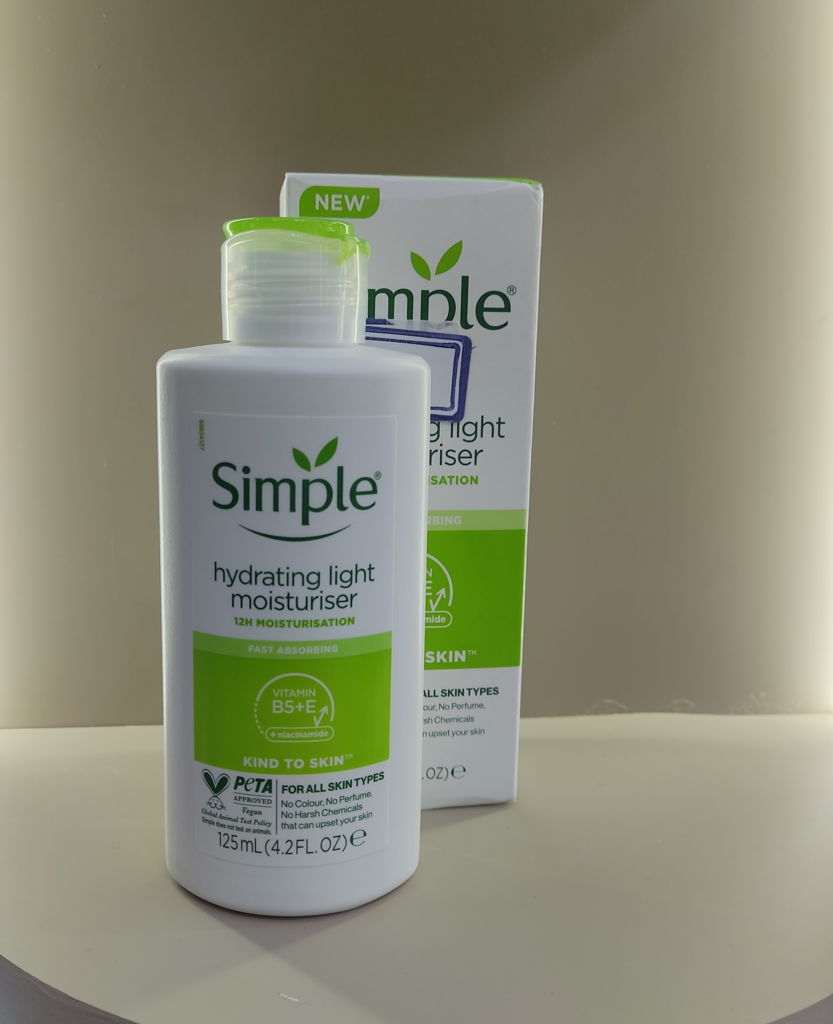 آبرسان مرطوب کننده سیمپل پوست چرب