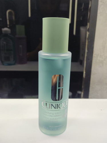 تونر پوست چرب کلینیک