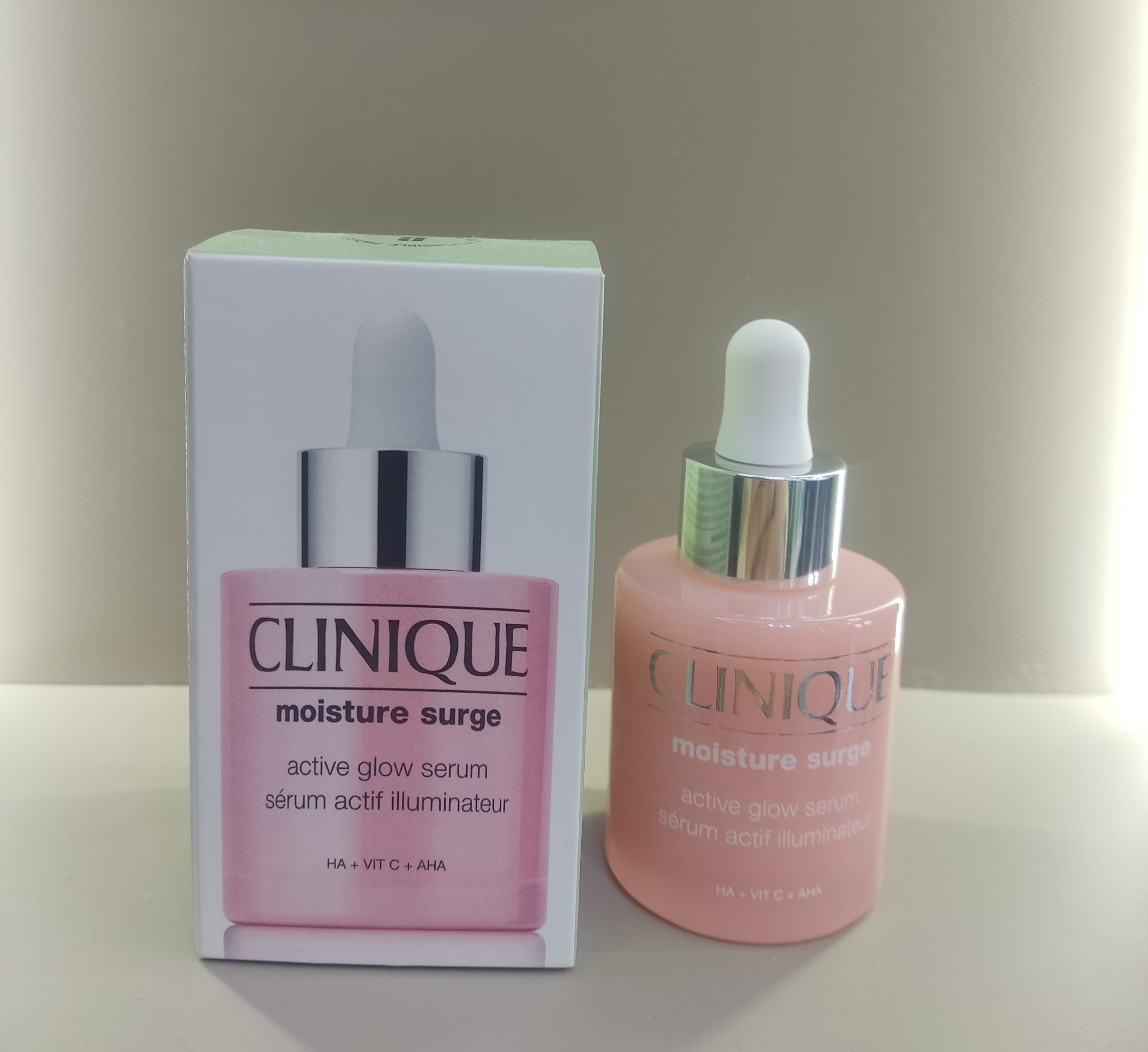 سرم روشن کننده کلینیک