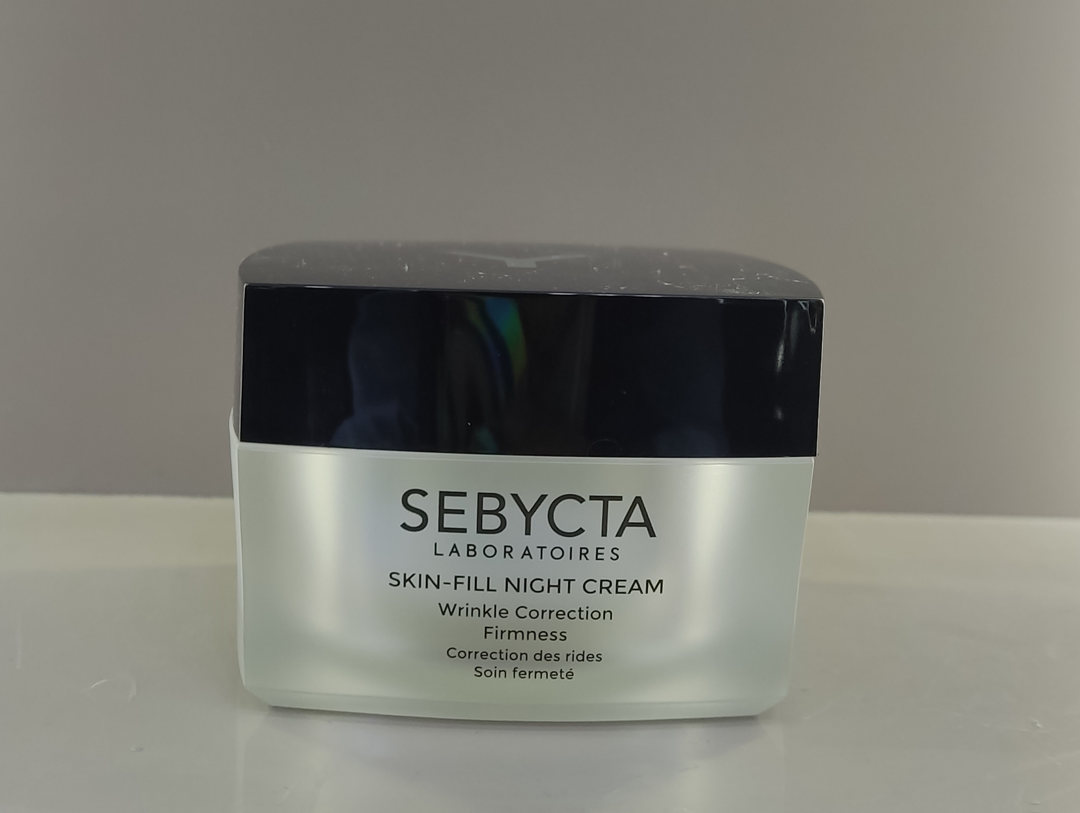 کرم شب پر کننده چروک صورت سبیکتا