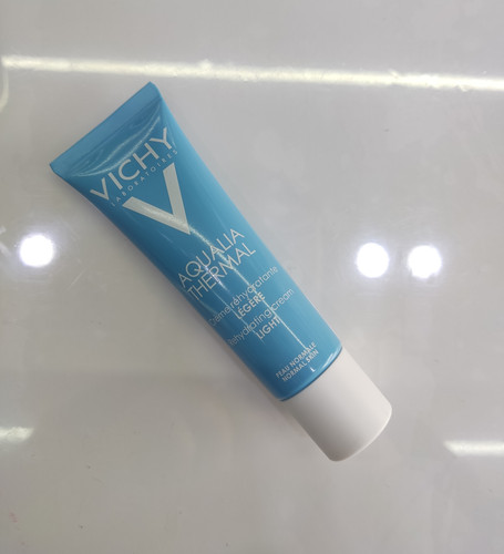 کرم آبرسان پوست چرب ویشی