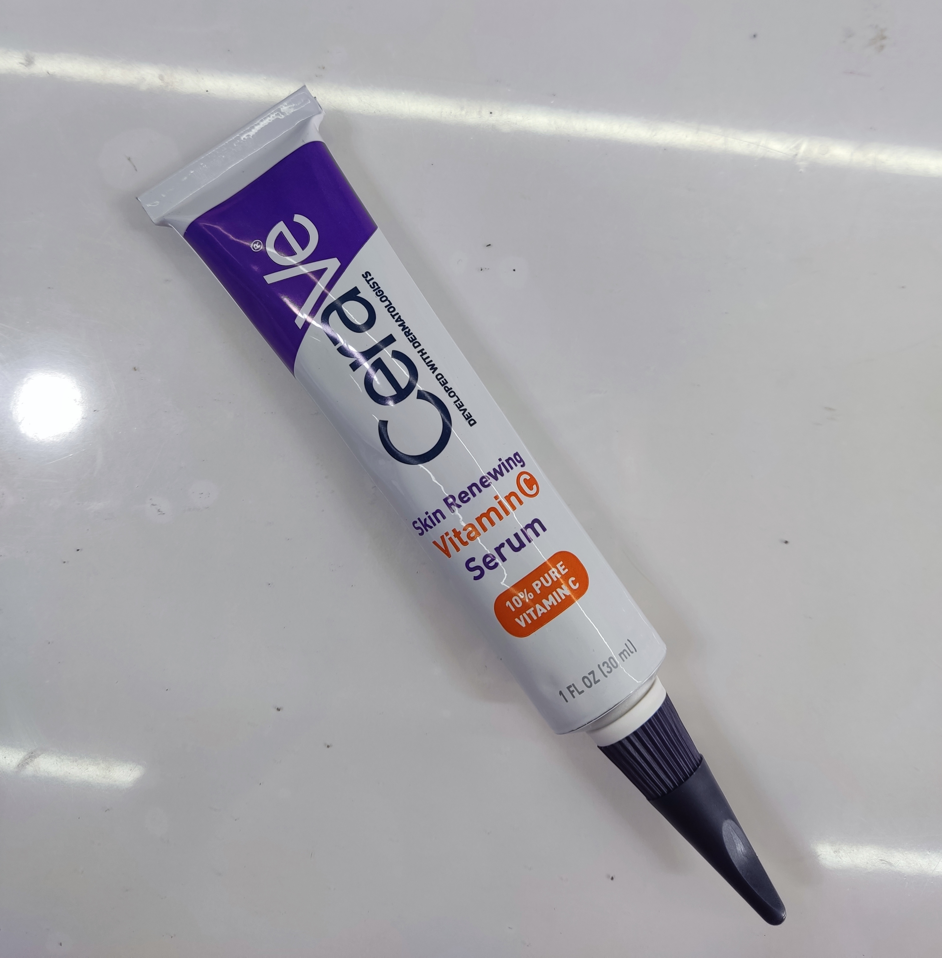 سرم روشن کننده ویتامین سی مدل Skin renewing سراوی Cerave