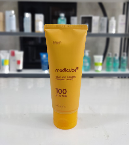 شوینده روشن کننده زردچوبه و کوجیک اسید مدی کیوب medicube